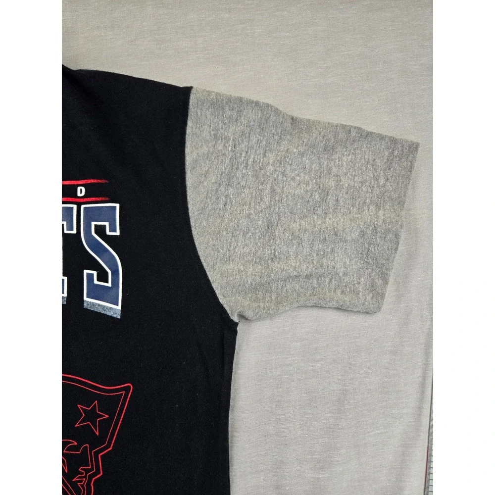 NFL New England Patriots Mens Large T-Shirt Black Gray Colorblock Flying Elvis